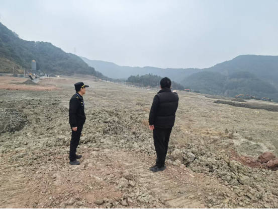 宁波市奉化区严惩跨区域非法倾倒建筑垃圾行为,100万元顶格罚款!