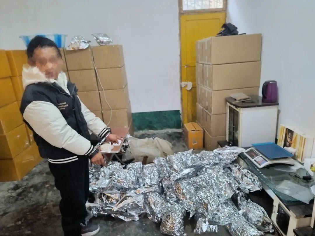 查获现场.jpg 查获现场.jpg