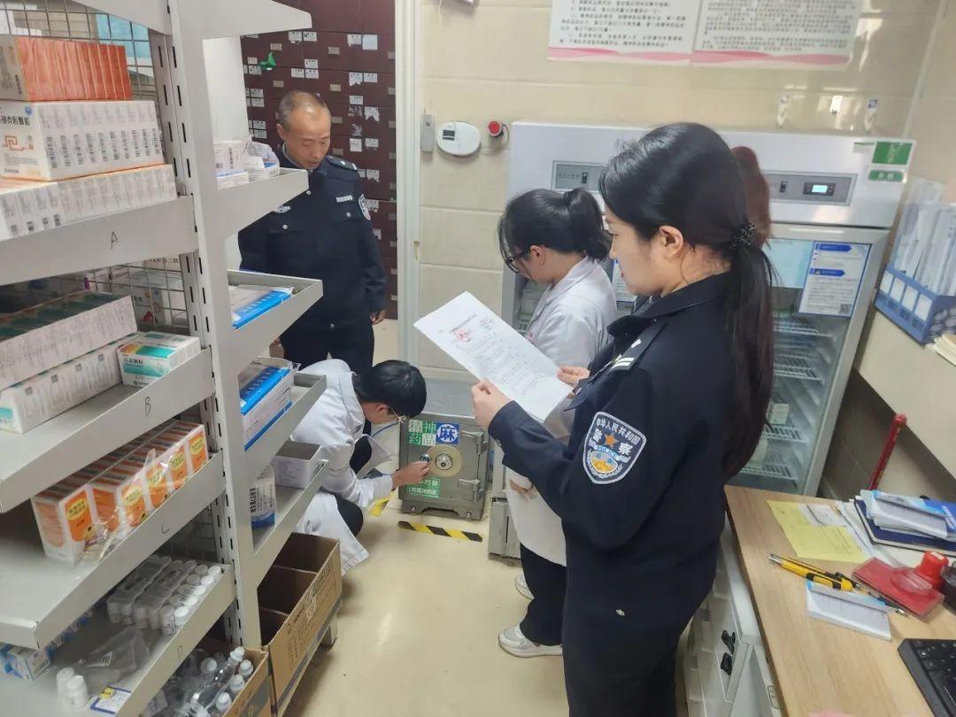 检查组查看药品销售数据.jpg 检查组查看药品销售数据.jpg