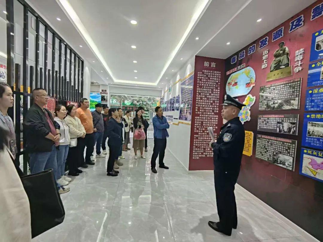 参观学习.jpg