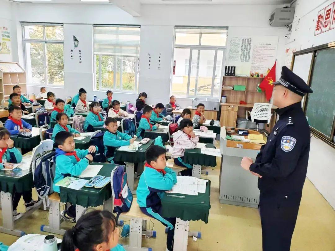 法制安全教育课现场.jpg