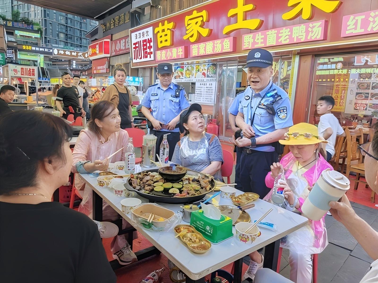 贵阳观山湖公安护航盛夏避暑季，以“巡查宣防”机制保障游客安全