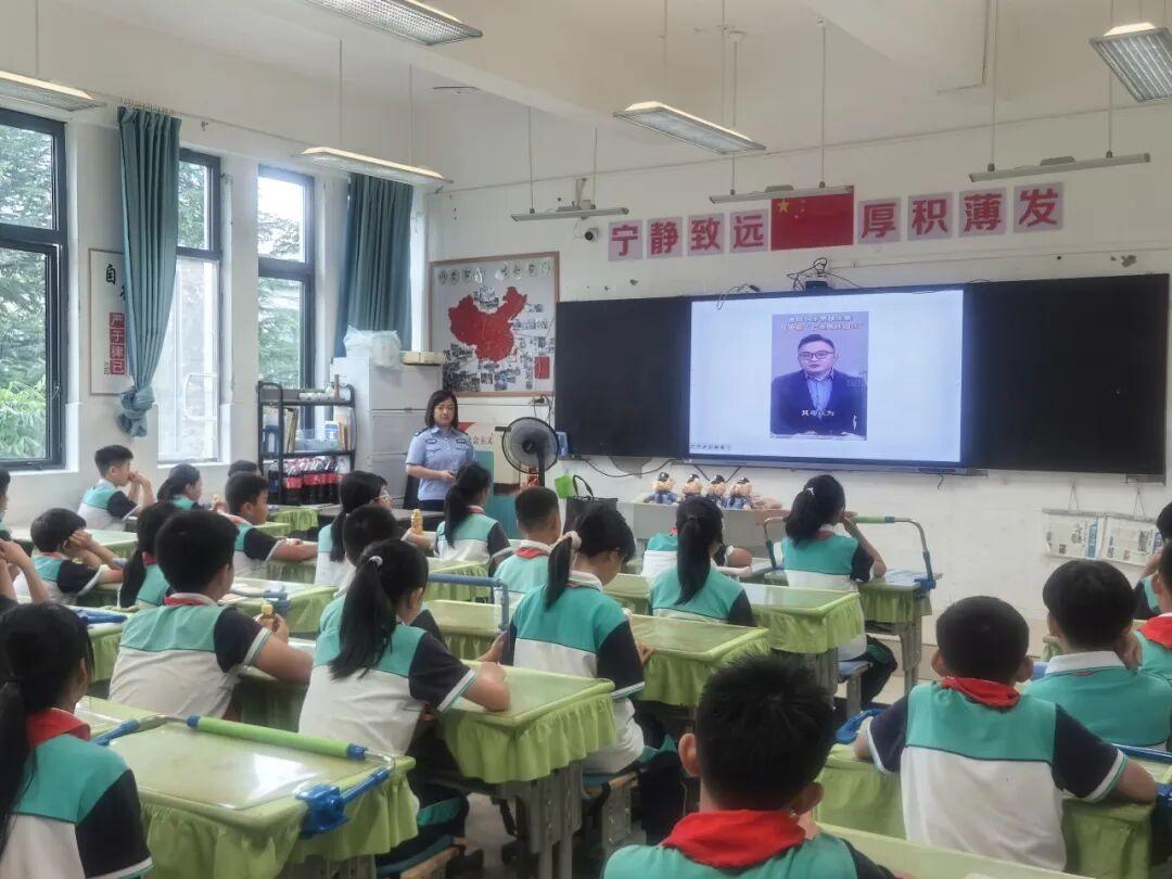 普法课堂现场.jpg