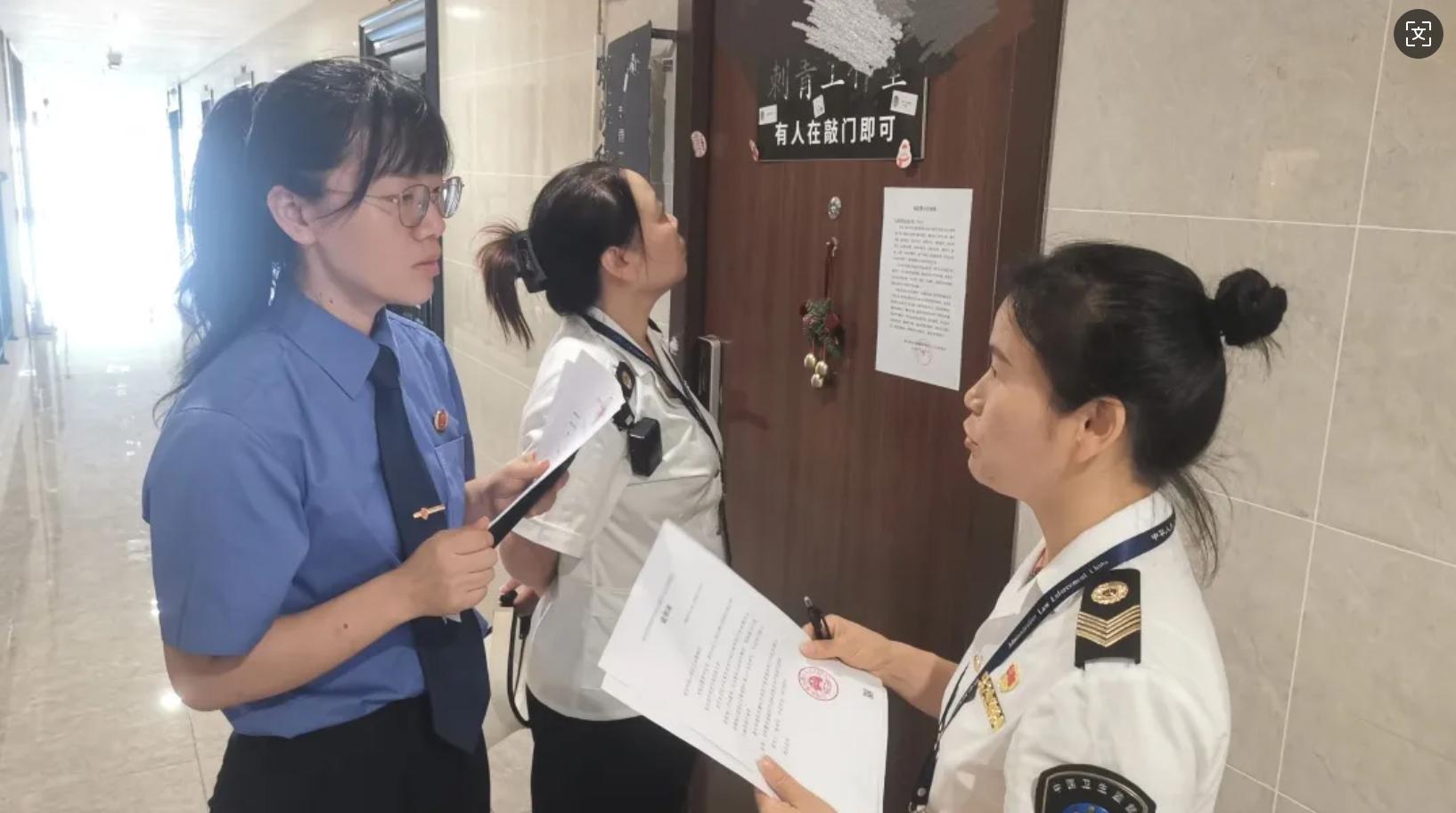 检察官联合卫健局工作人员在检查.jpg 检察官联合卫健局工作人员在检查.jpg