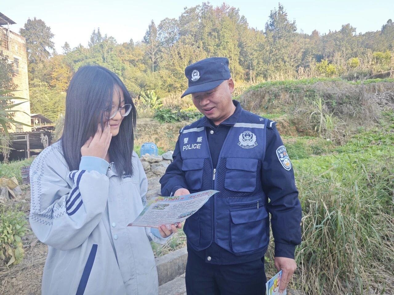 袁庆和：用脚步织密平安网 以温情守护百姓心