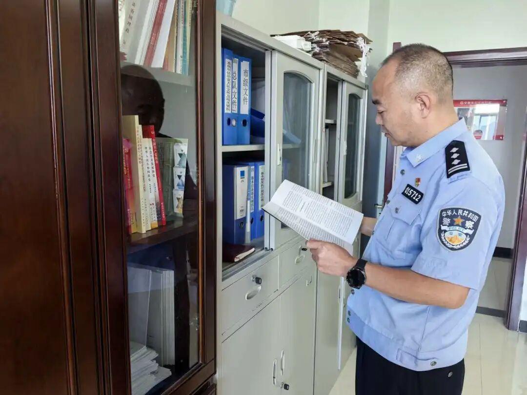 骆建伦：三十五载警路，一颗不变的为民心