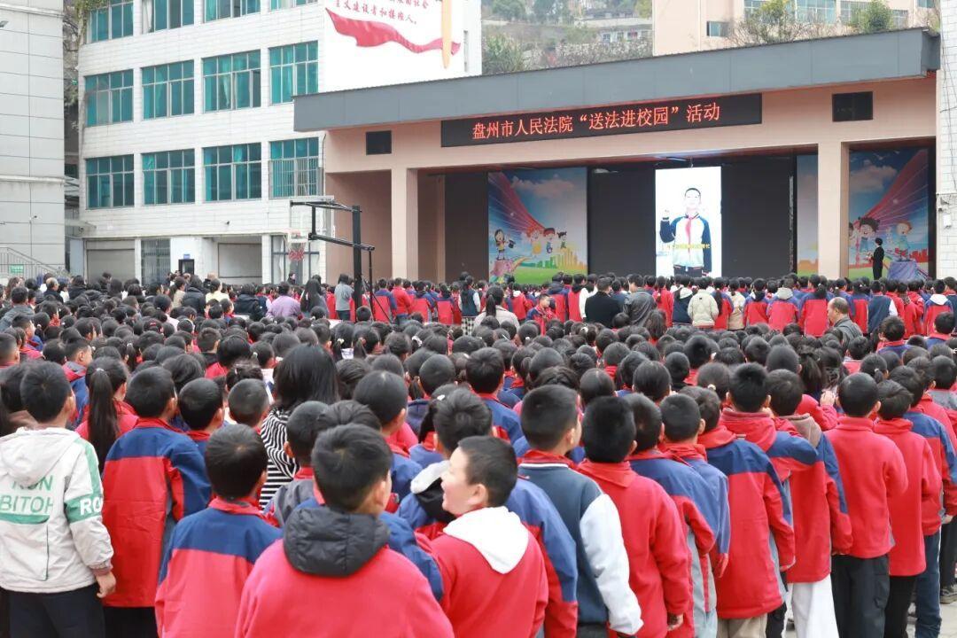 法治护航助成长 温情宣讲润童心