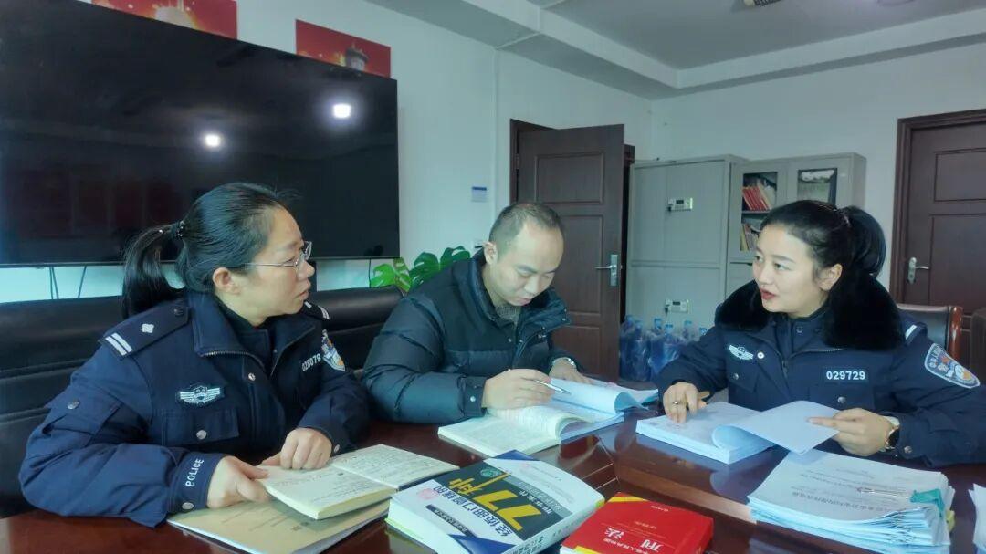 图2李欣宏工作场景.jpg