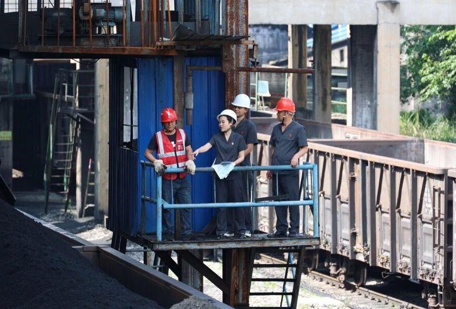 六盘水钟山法院以司法力量护航“富矿精开”