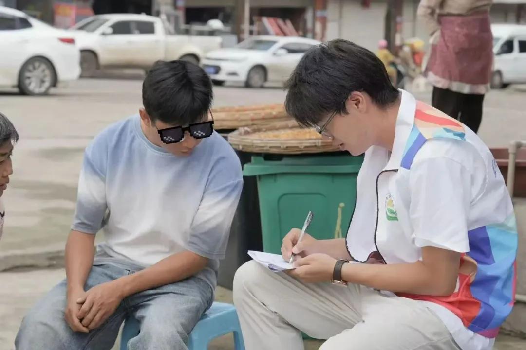 图1 团队开展全面摸排 .jpg