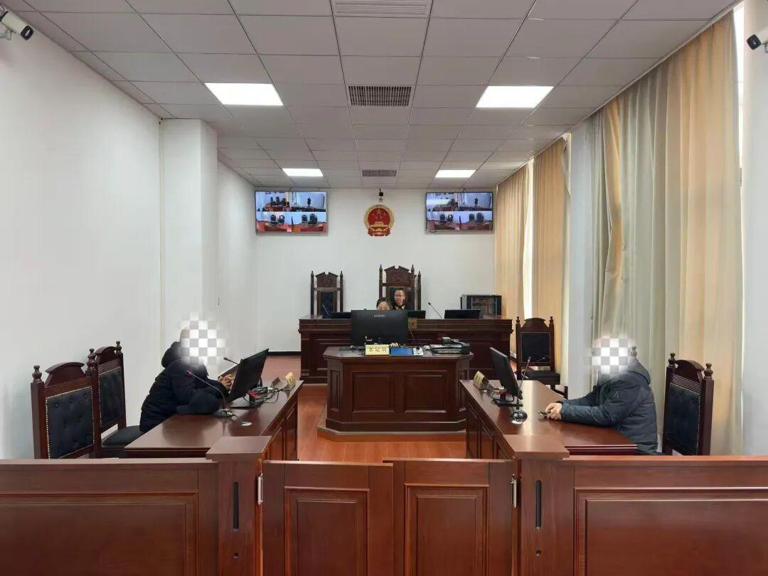 图1 庭审现场.jpg