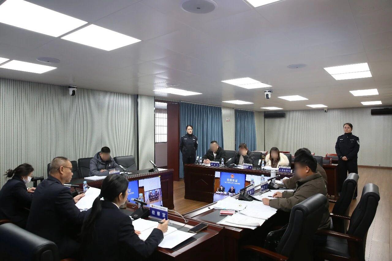 图1  司法警察维护公开听证检察活动的秩序和安全.jpg