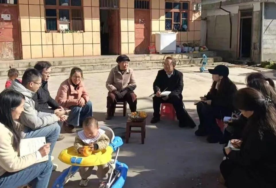 高忠明：当好彝寨法治引路人