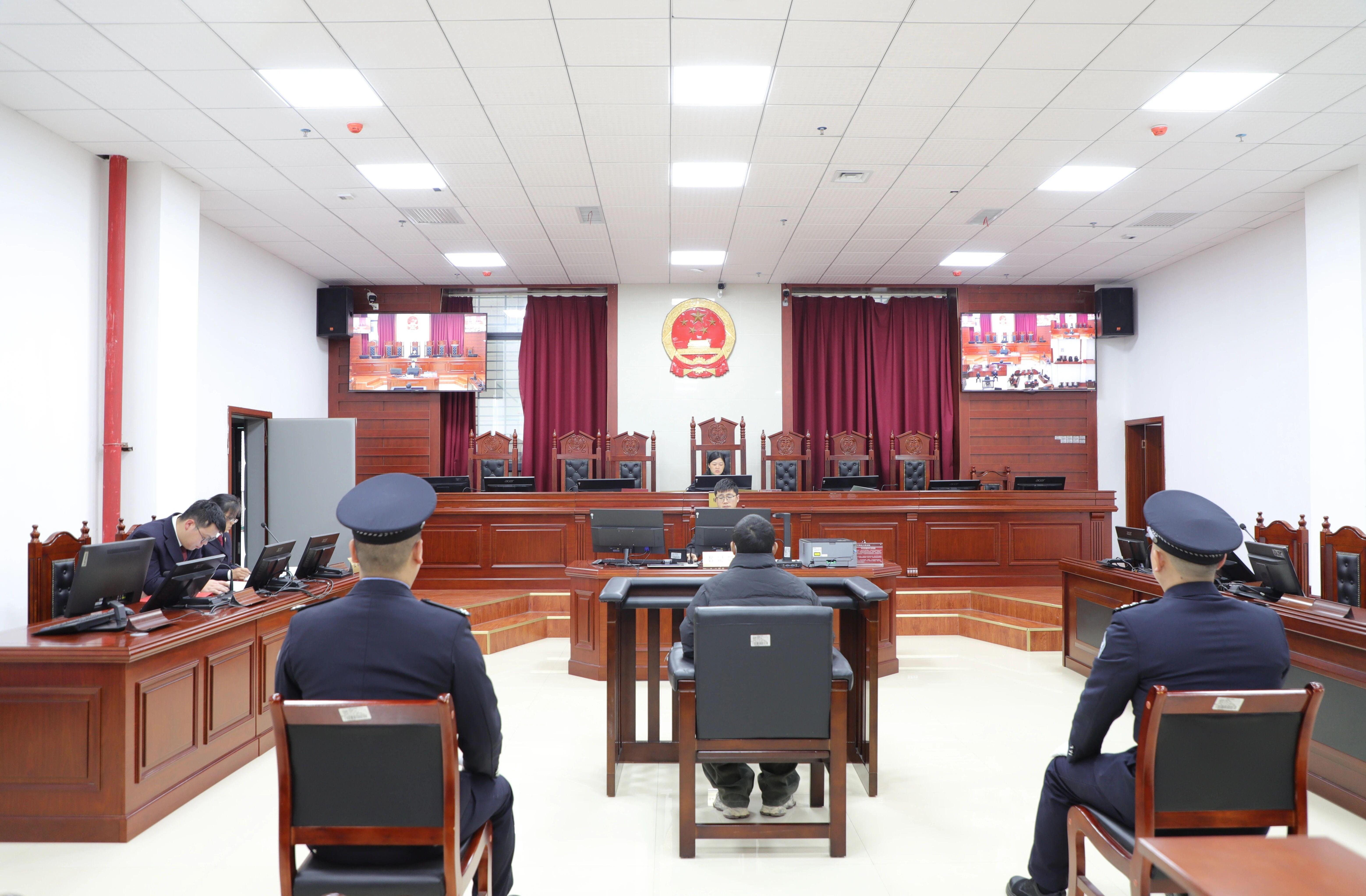 贵州长顺法院公开审理 男子骗刷医保18万元获刑