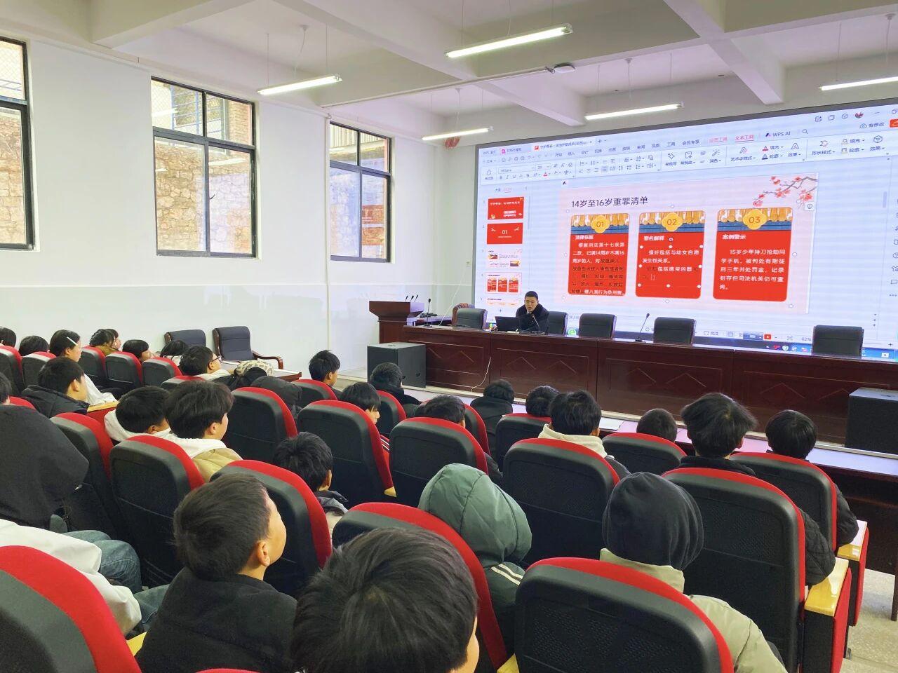 图1  讲课现场.jpg
