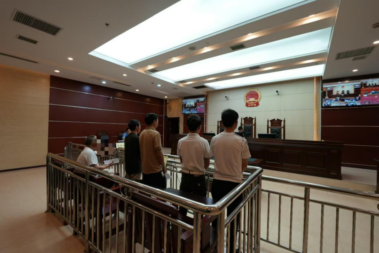 图1 开庭审理现场.png