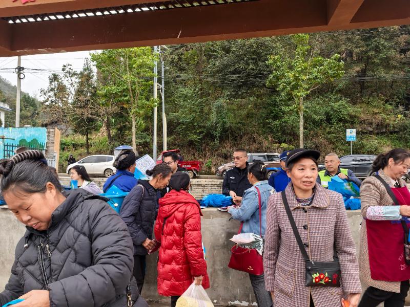 图3 保基司法所联合公安、综治、交管等部门开展“道路交通安全”主题法治宣传活动.jpg