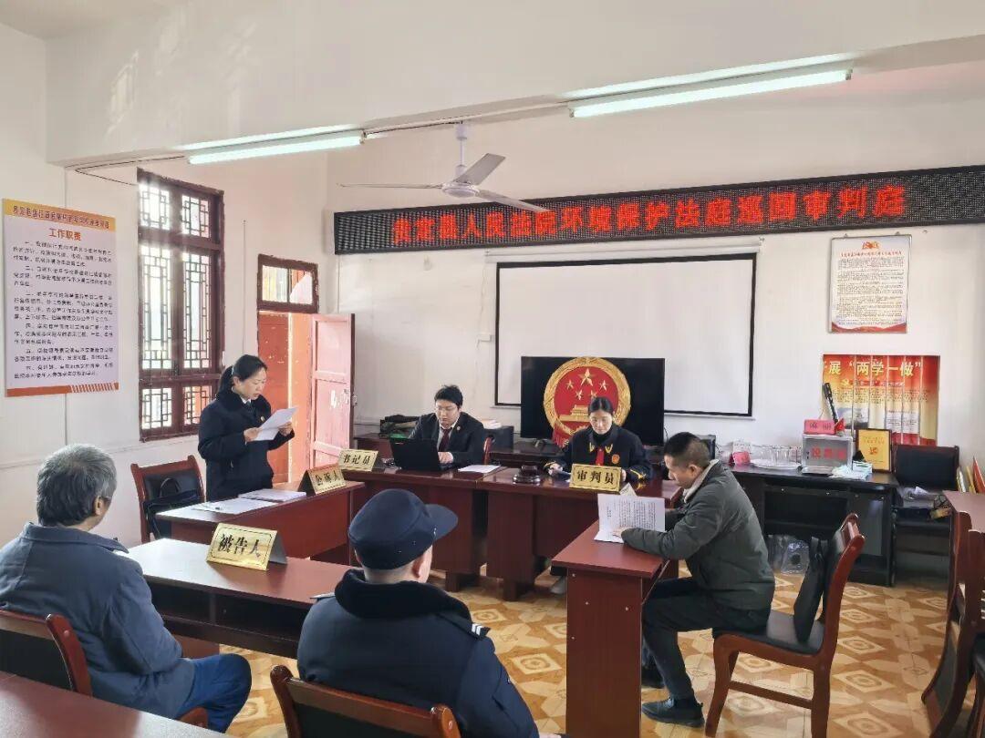 图2 庭审现场.jpg