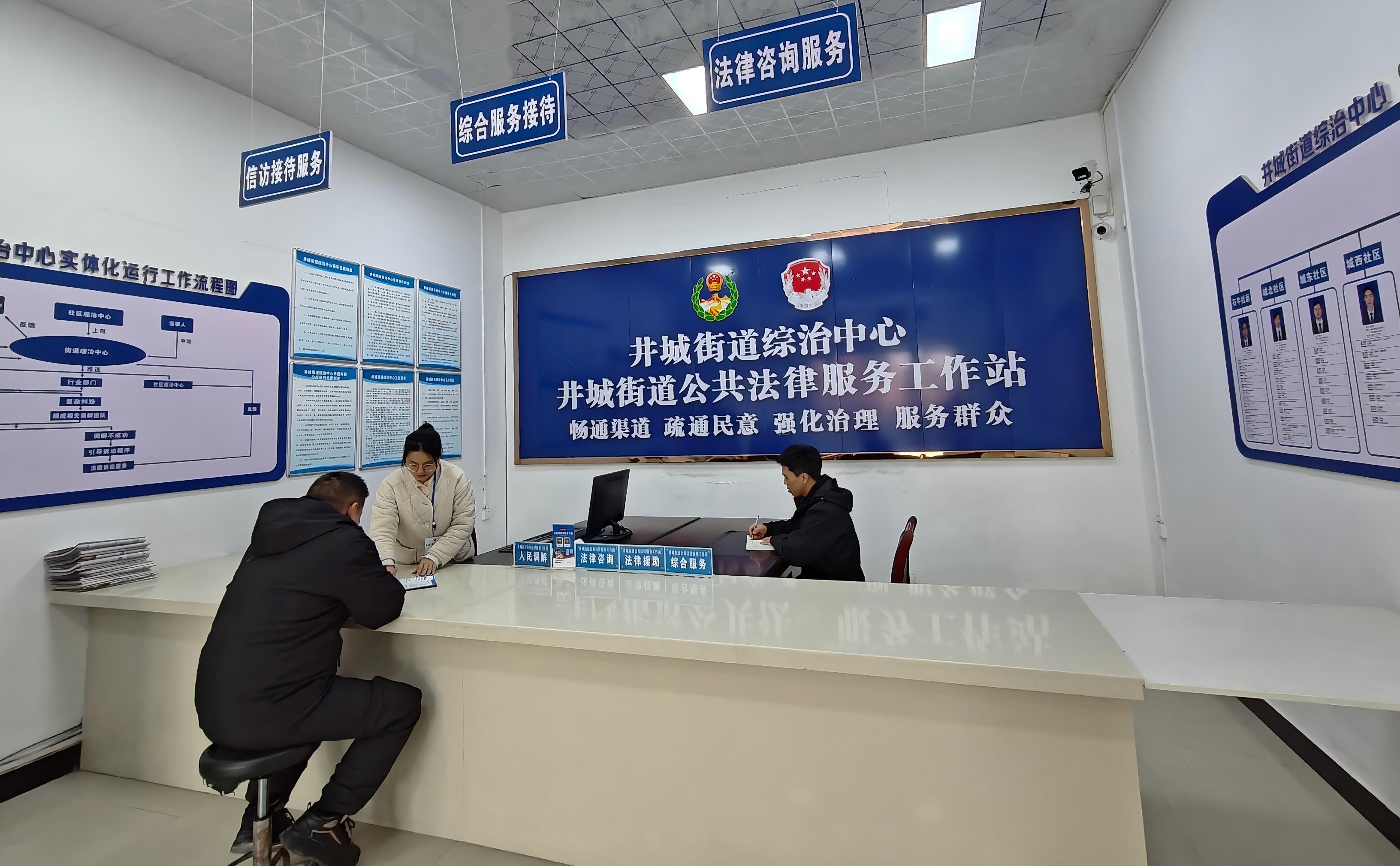 图1 接待群众.jpg