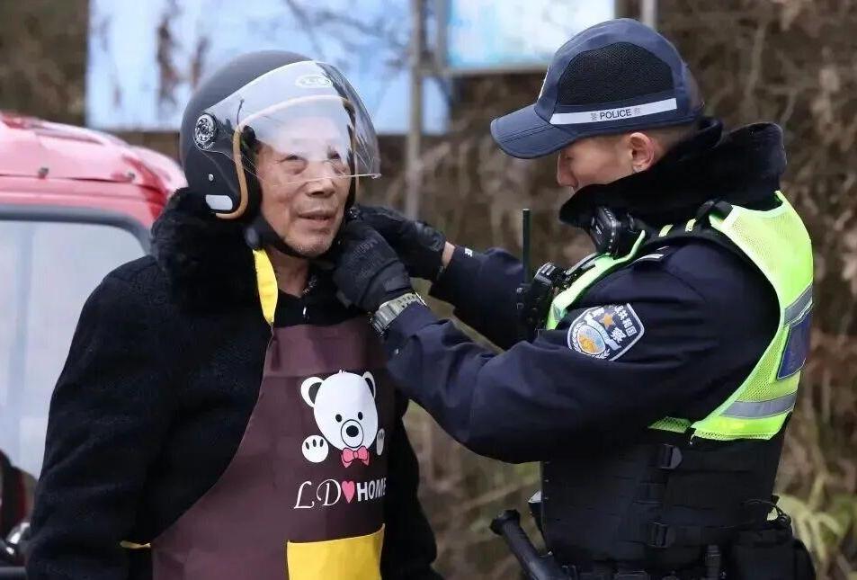 从管理者到体验者 贵州交警探索交通治理新路径