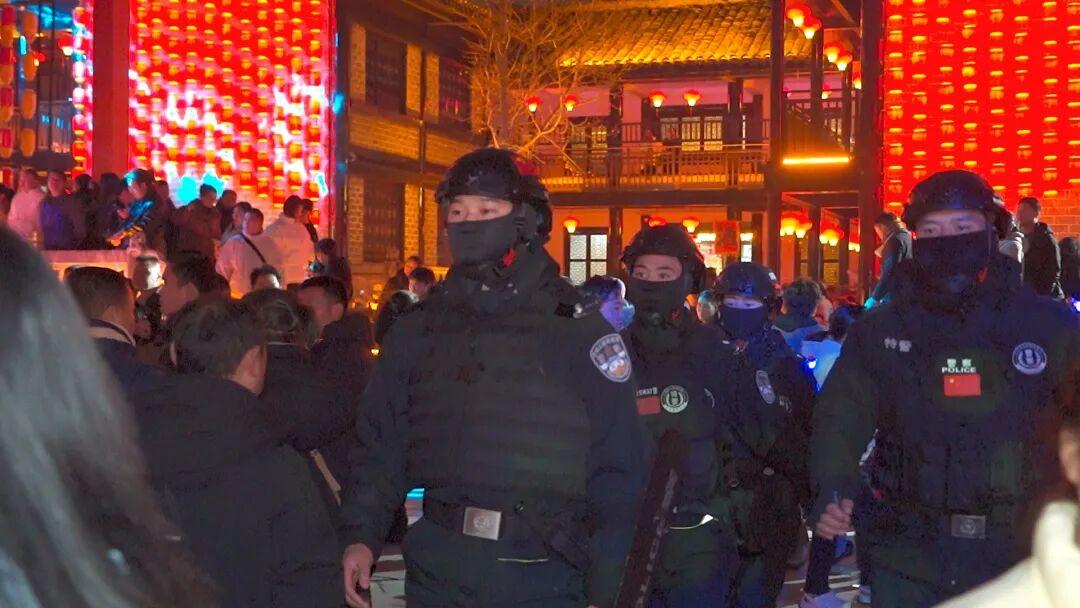 图1 提高街面见警率,震慑违法犯罪。——西秀分局供图.jpg 图1 提高街面见警率,震慑违法犯罪。——西秀分局供图.jpg