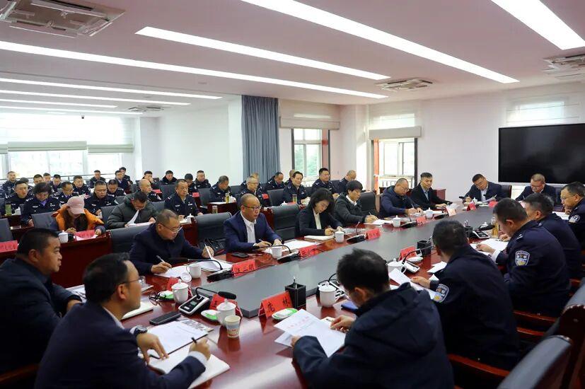 图3 市公安局举行党风政风警风监督员聘任仪式。——安顺公安融媒体中心供图.jpg 图3 市公安局举行党风政风警风监督员聘任仪式。——安顺公安融媒体中心供图.jpg