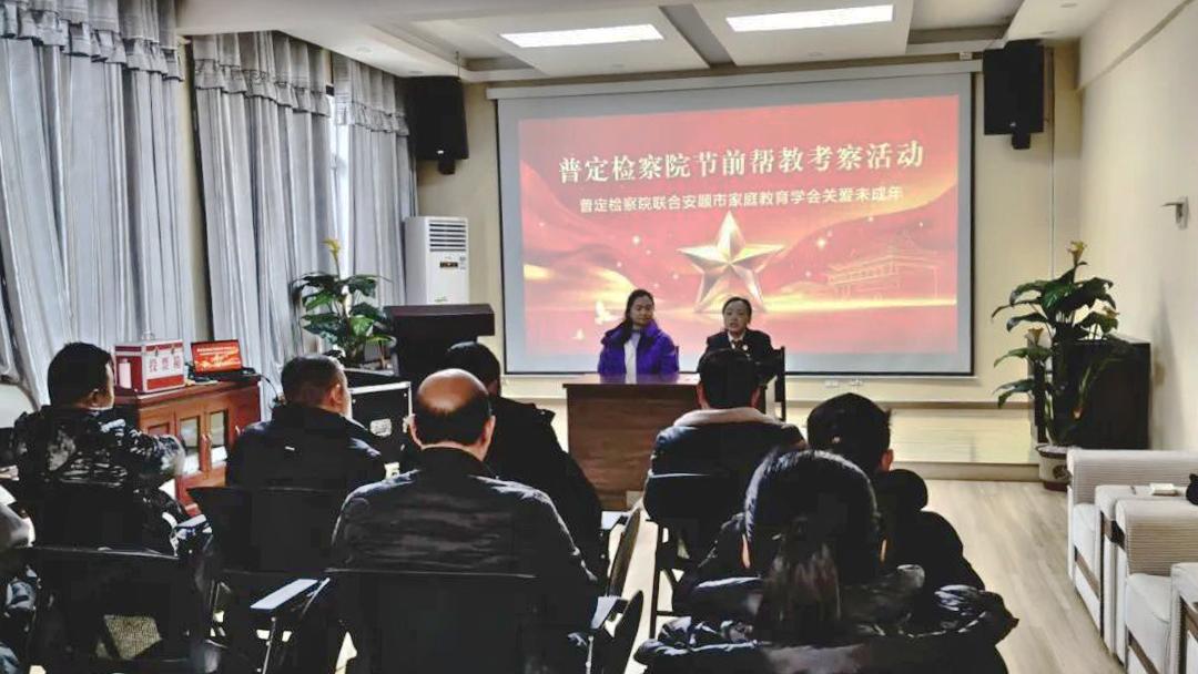 图1 考察活动现场.jpg