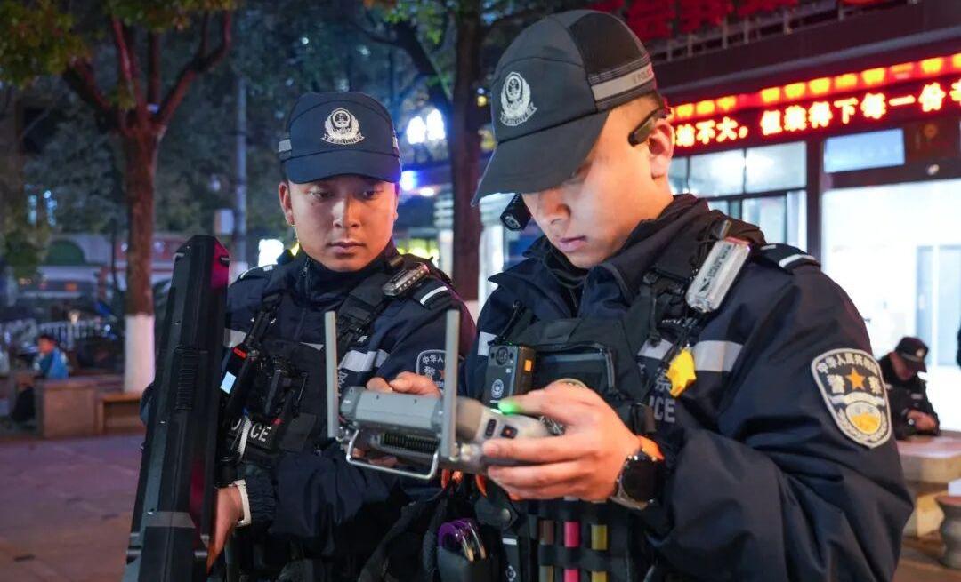 六盘水市公安街面警务站坚守岗位守护万家团圆