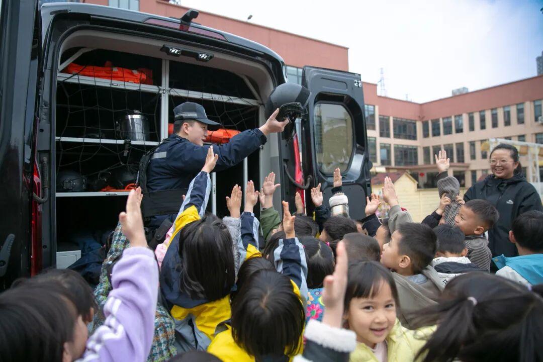 图1 活动现场1.jpg