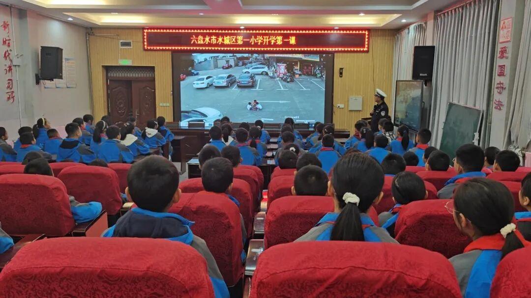 图2 授课现场.jpg
