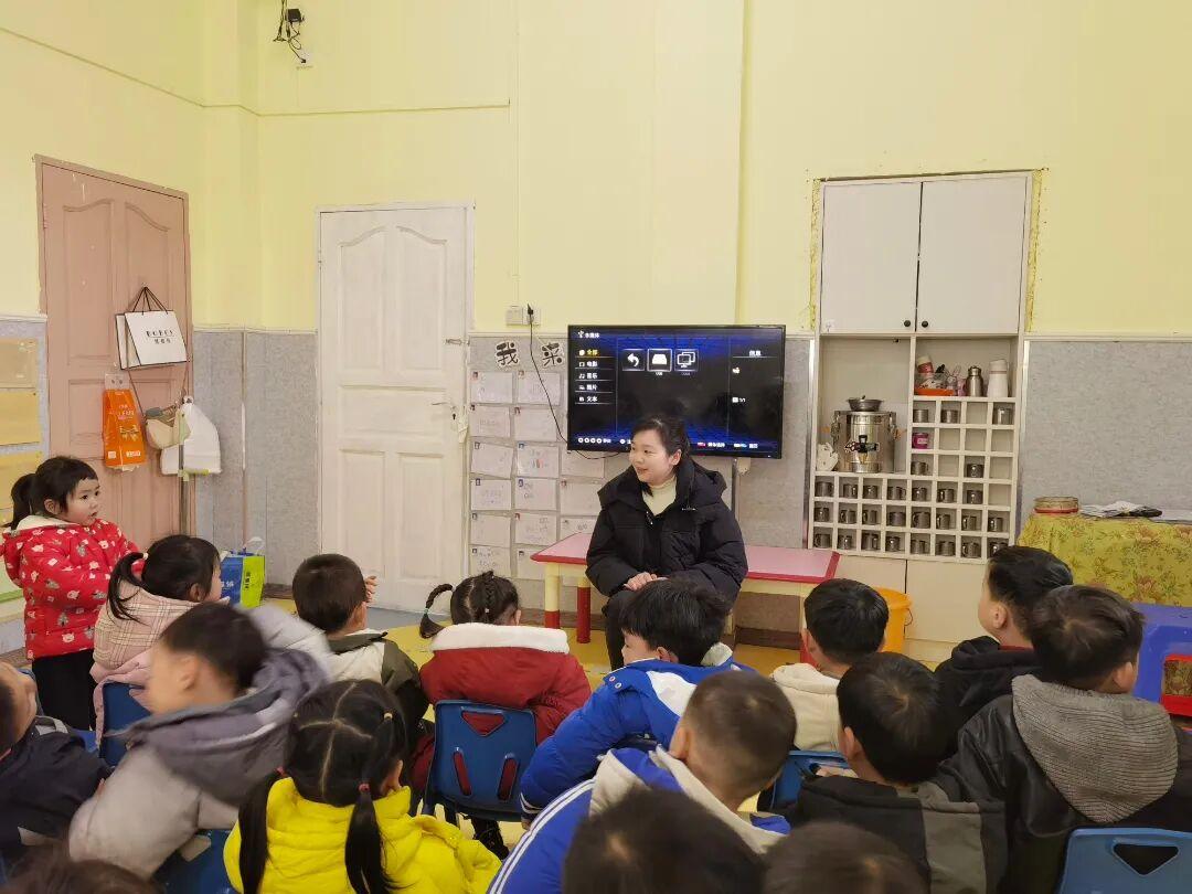 图2  3月4日，爱立方幼儿园法治副校长杨宏平到校开展宣传教育活动.jpg