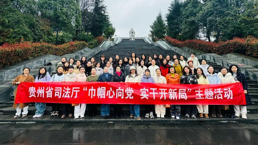 图4 厅机关女职工活动合影.jpg