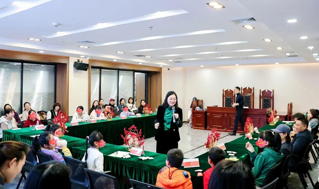 图2  “家庭 游戏”互动现场.jpg