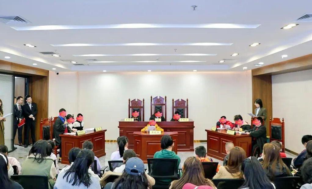 预防校园霸凌模拟法庭“家庭游戏”成长营在贵阳观山湖举办