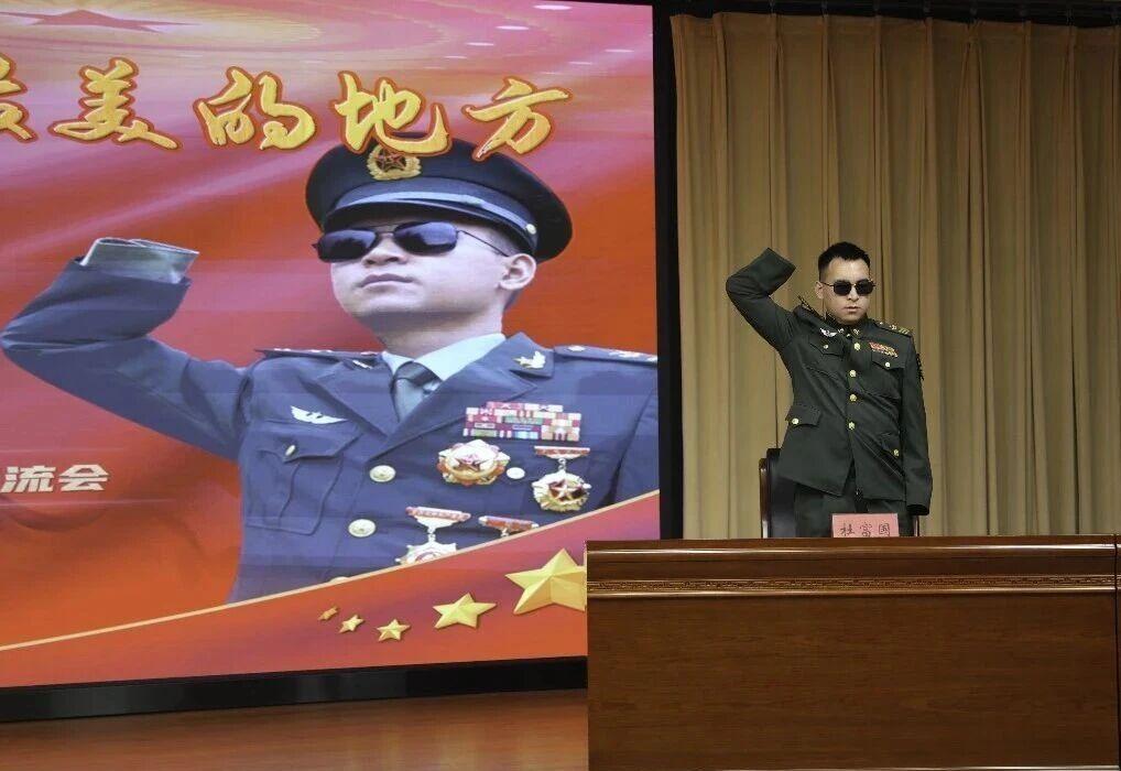 “八一勋章”获得者杜富国走进贵州司法行政系统