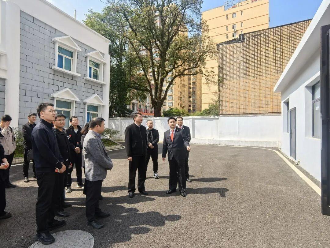 图1 在沙包堡人民法庭调研.jpg