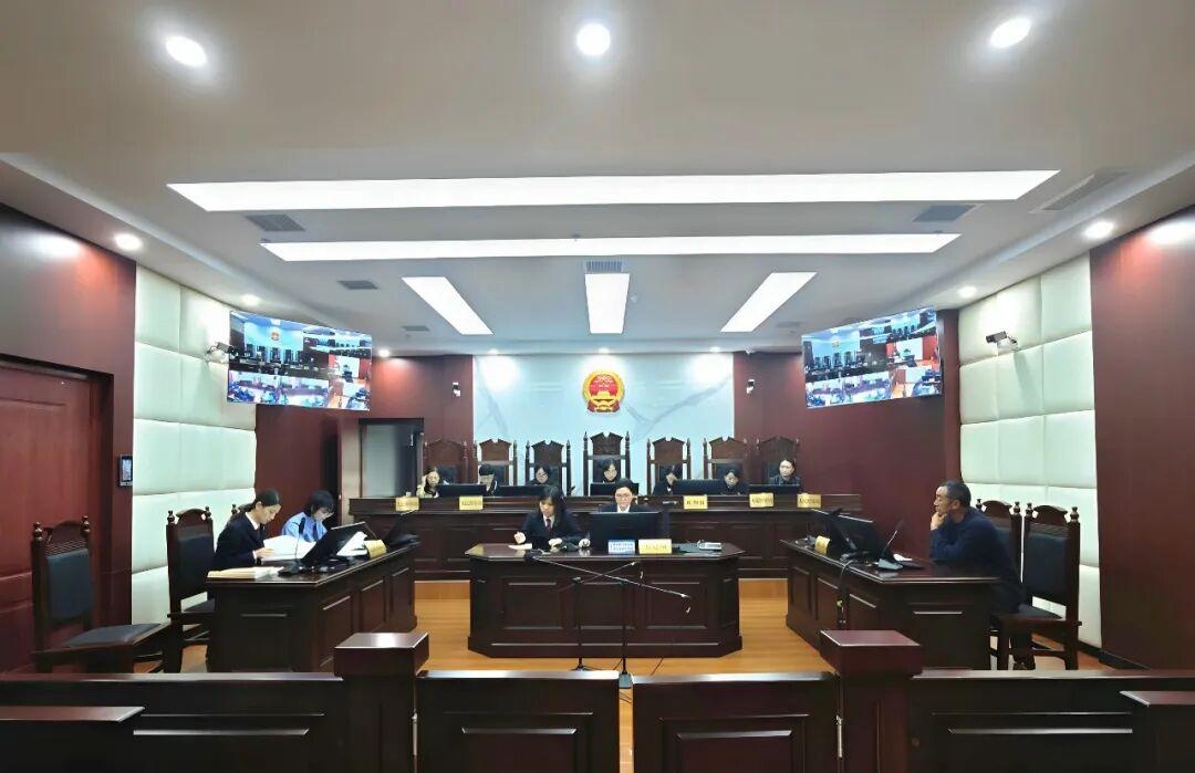 图1 庭审现场.jpg