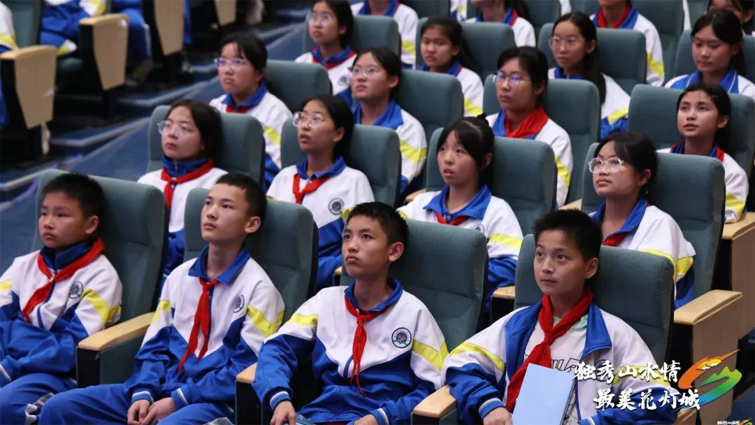 图3 学生认证听讲.jpg