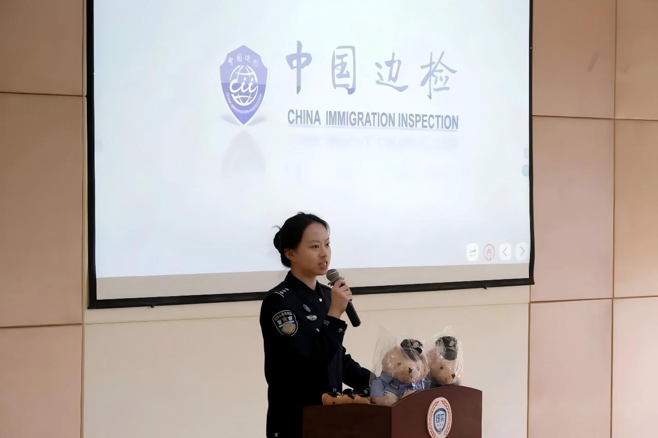 贵州边检总站走进校园开展法治授课