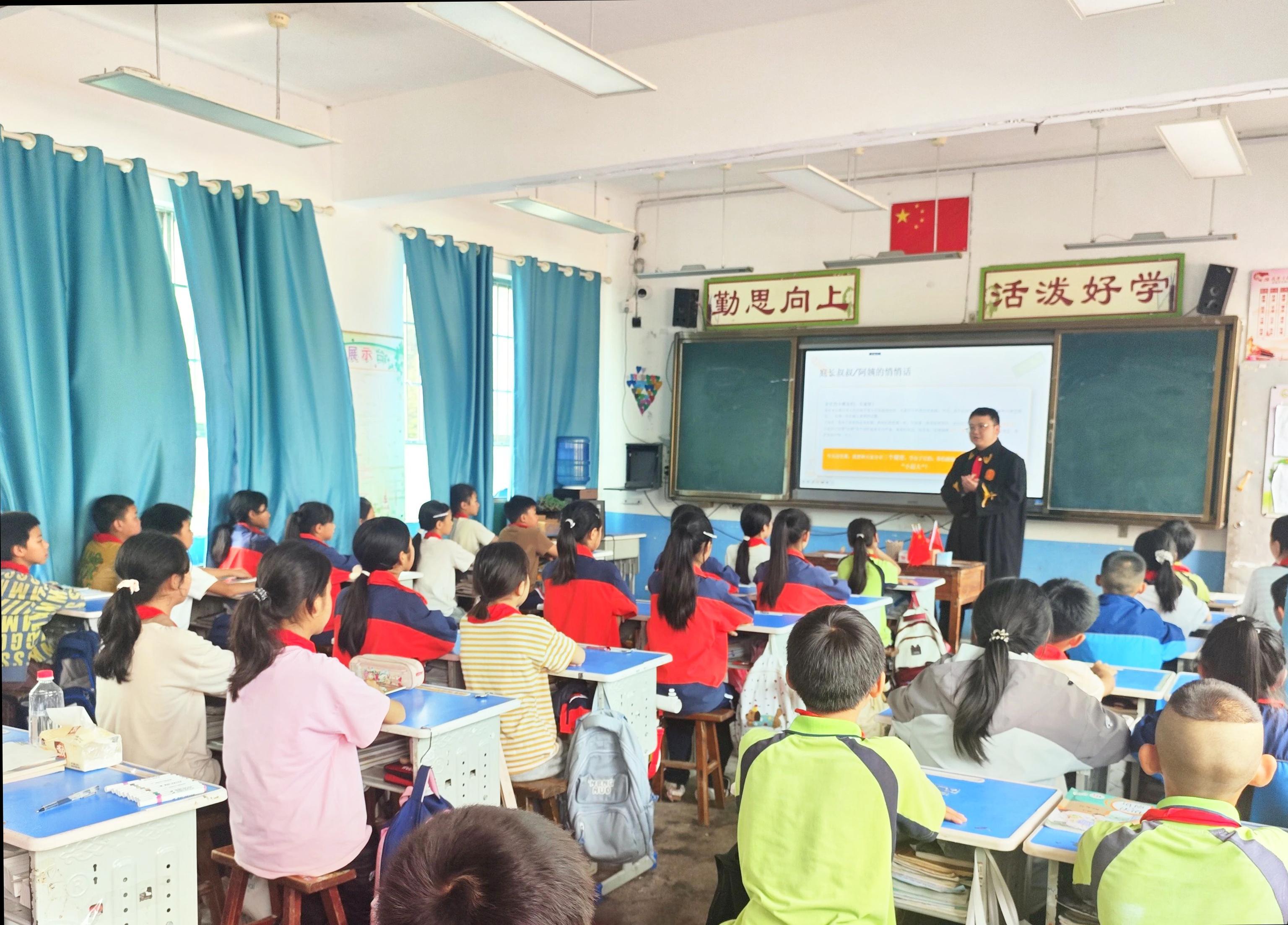 贵州都匀法院普法宣讲走进校园
