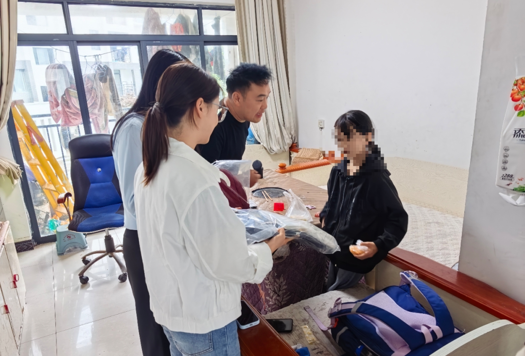 安顺西秀检察开展“爱心妈妈”结对关爱走访活动
