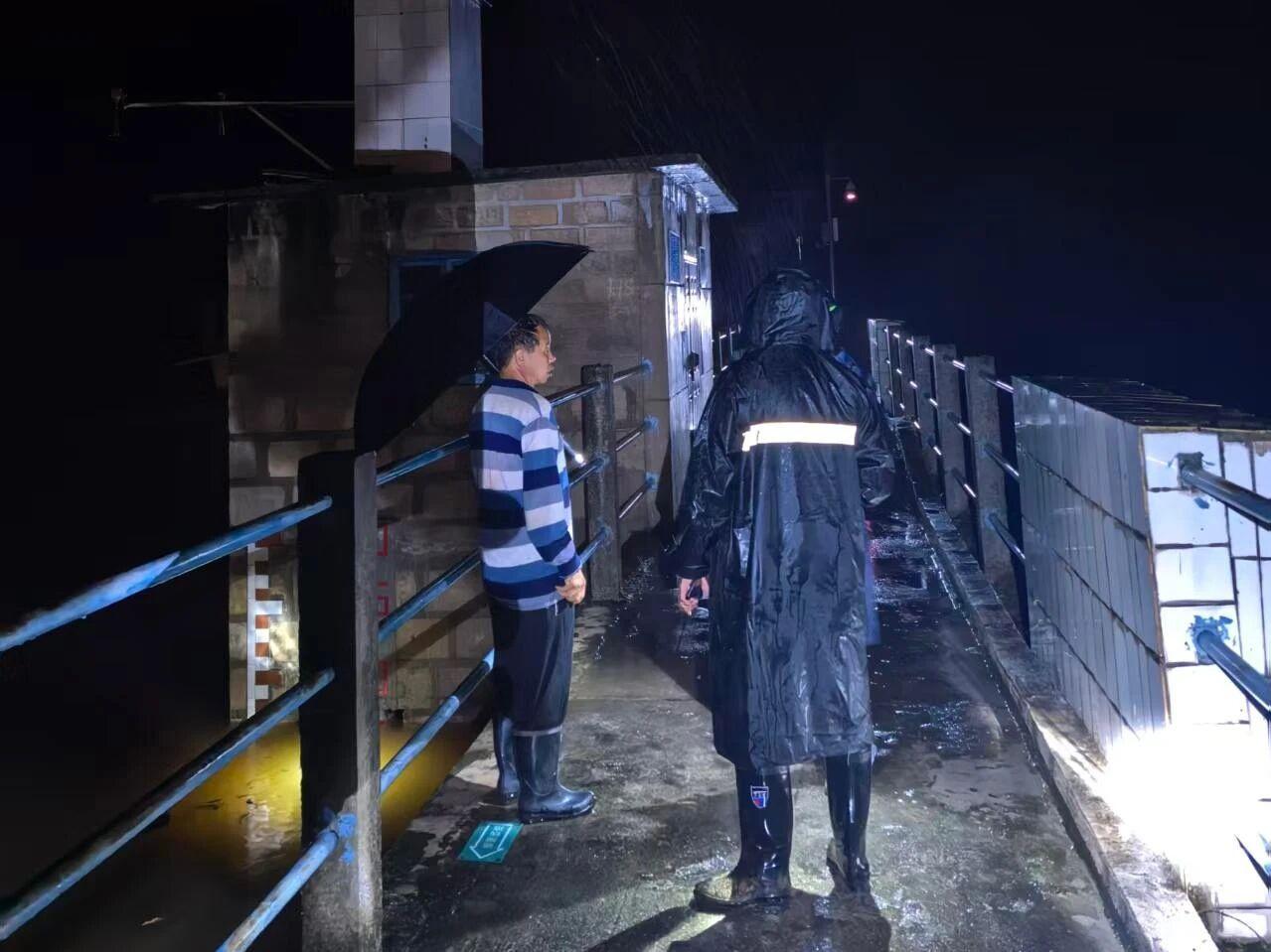 图2救援现场.jpg