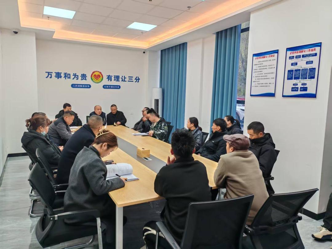 图1化解纠纷现场.jpg