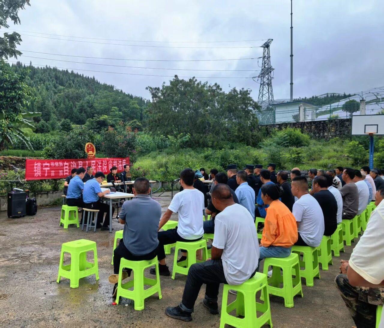 图2巡回审判现场.jpg