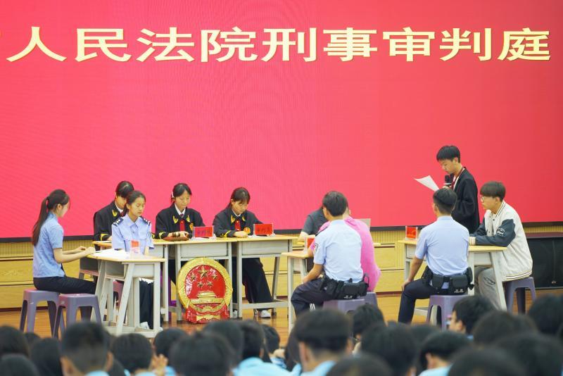 图1 模拟法庭.jpg 图1 模拟法庭.jpg
