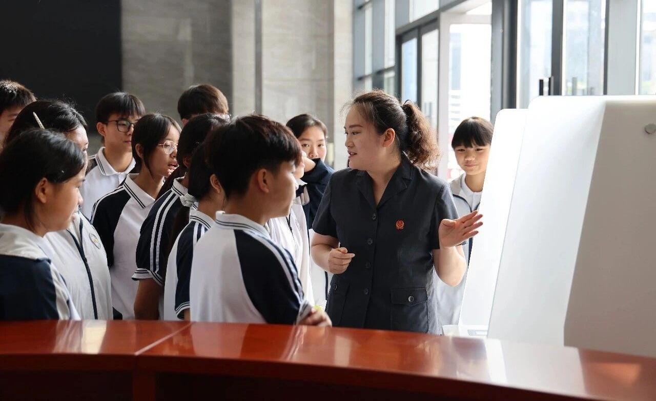 贵州荔波县法院普法润校园