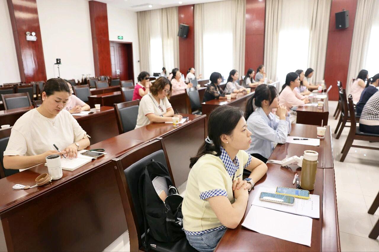 图2 参训学员认真听讲.jpg 图2 参训学员认真听讲.jpg