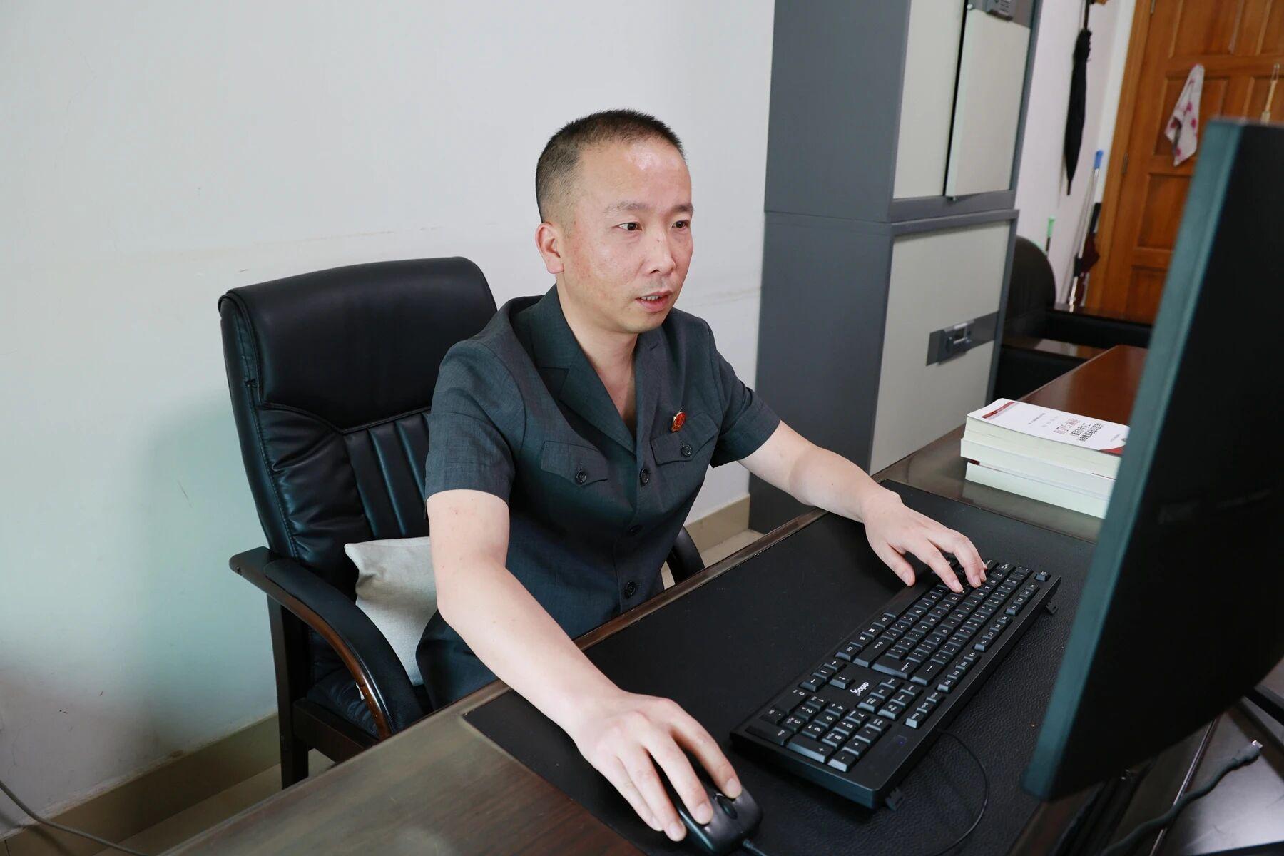 黎福伟：审判台上的“匠心”传承者