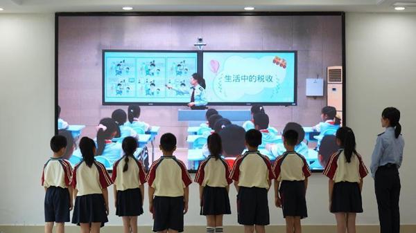 6月30日，重庆市税务局、青岛市税务局联合开展“青渝有约 与税童行”青少年税收普法“云课堂”。文明燕摄