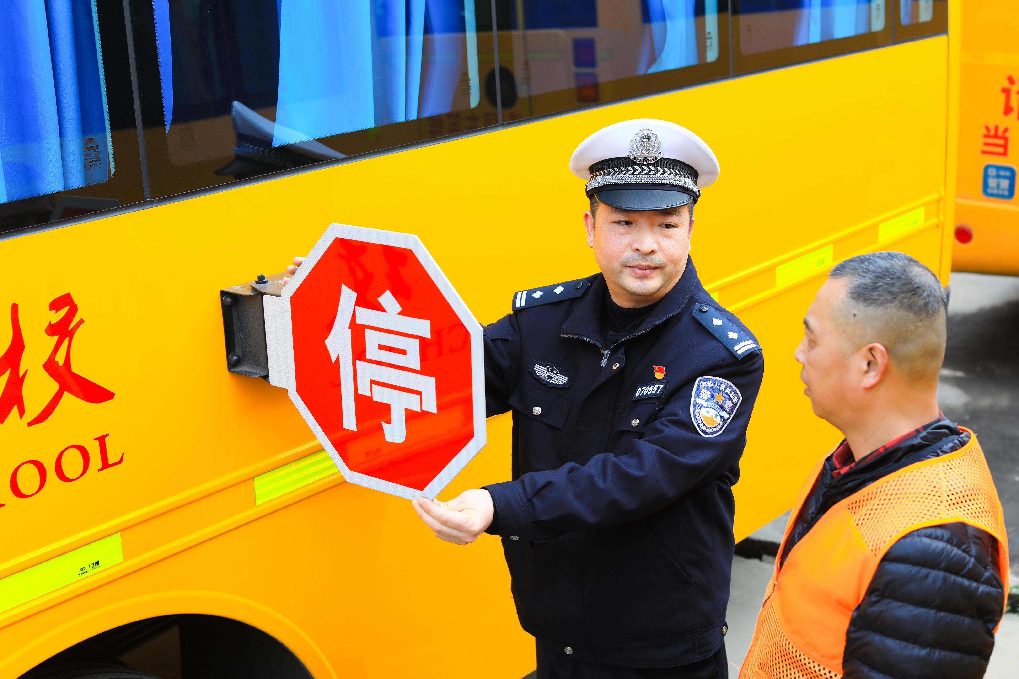 江西赣州:校车“大体检” 护航春季开学
